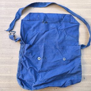 Musette bleue armée de l'air France WW2 tampon rond 1943? marquée AIR; usure